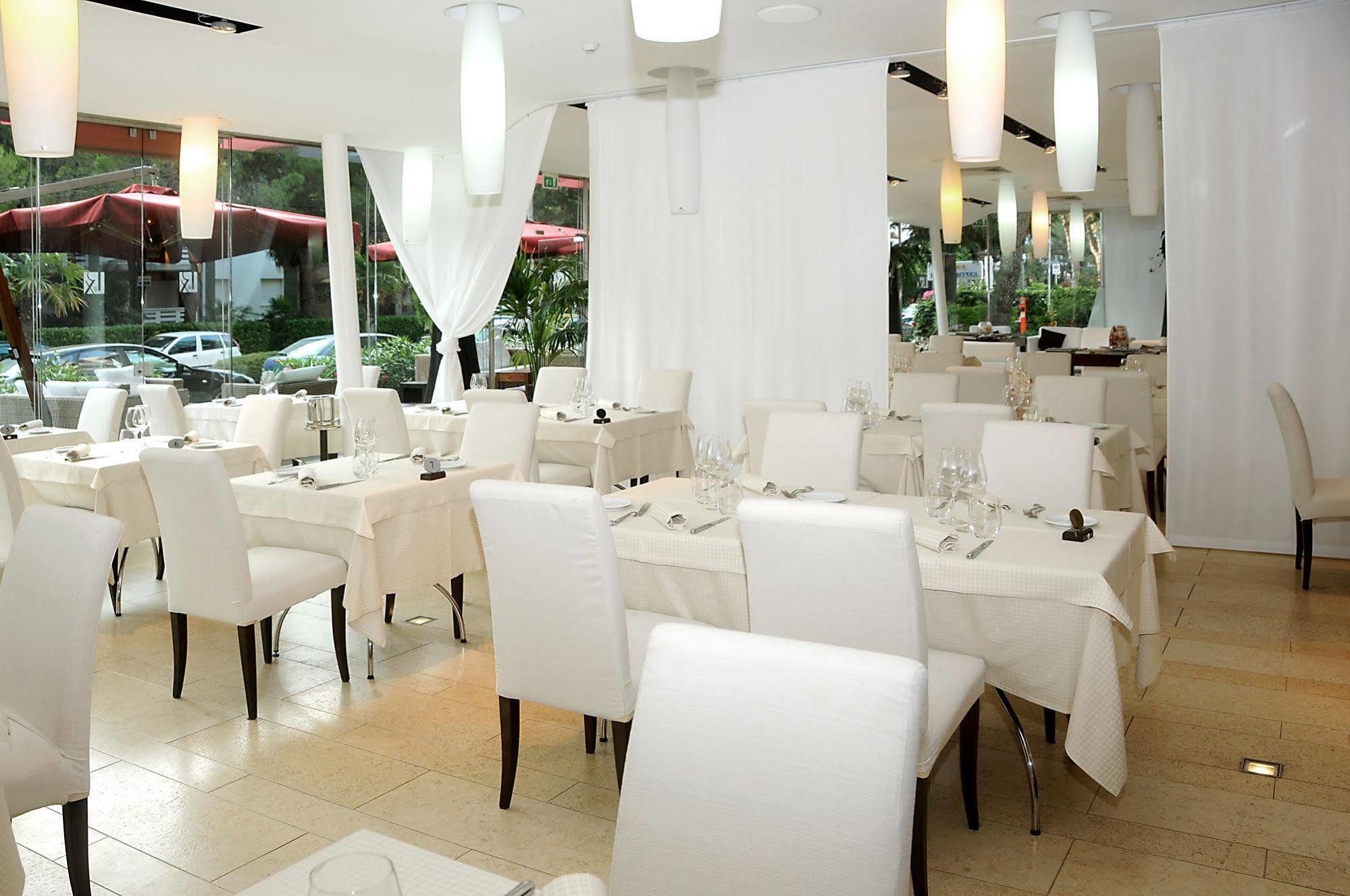 Hotel Rex Lignano Sabbiadoro Exterior foto